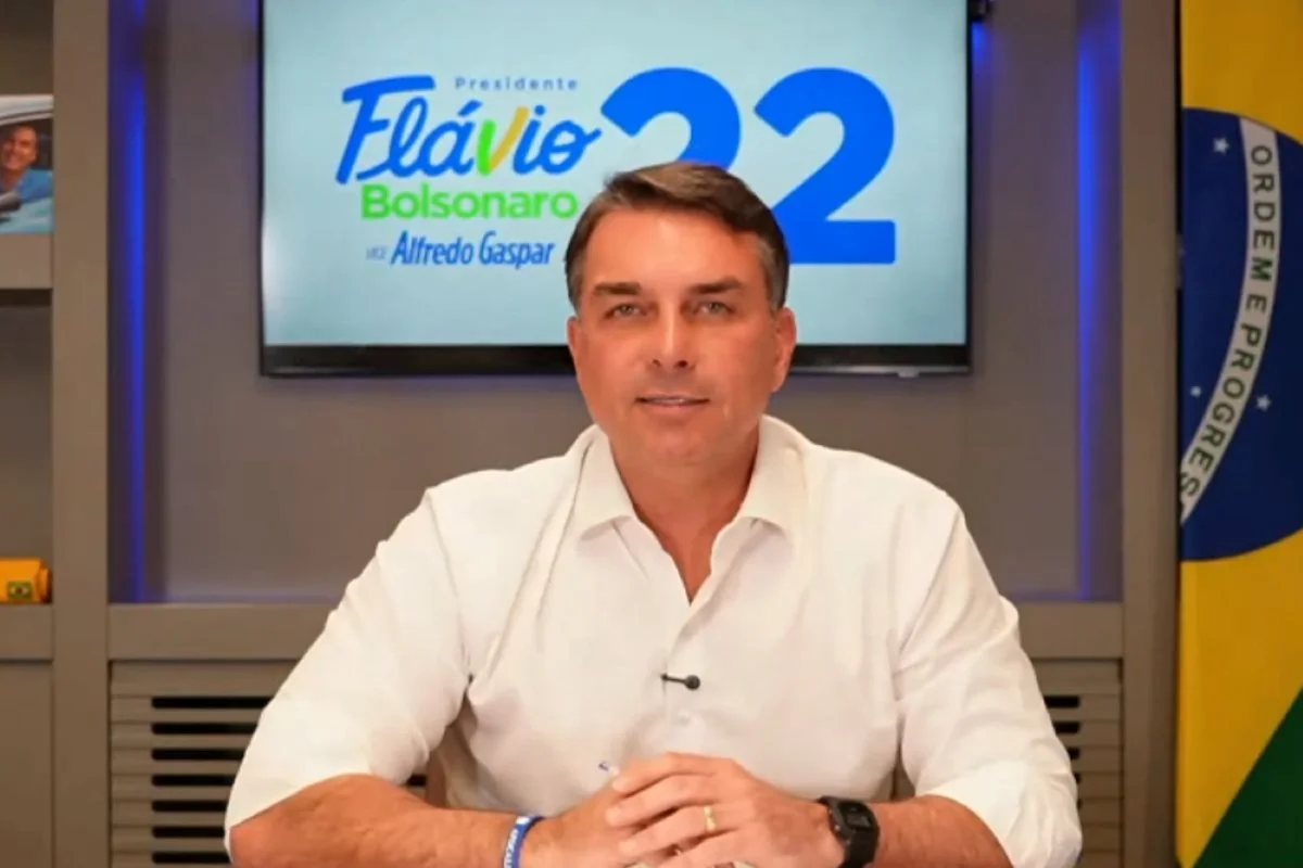 Flávio diz que, se eleito, criará fundo para pagar parte da dívida pública