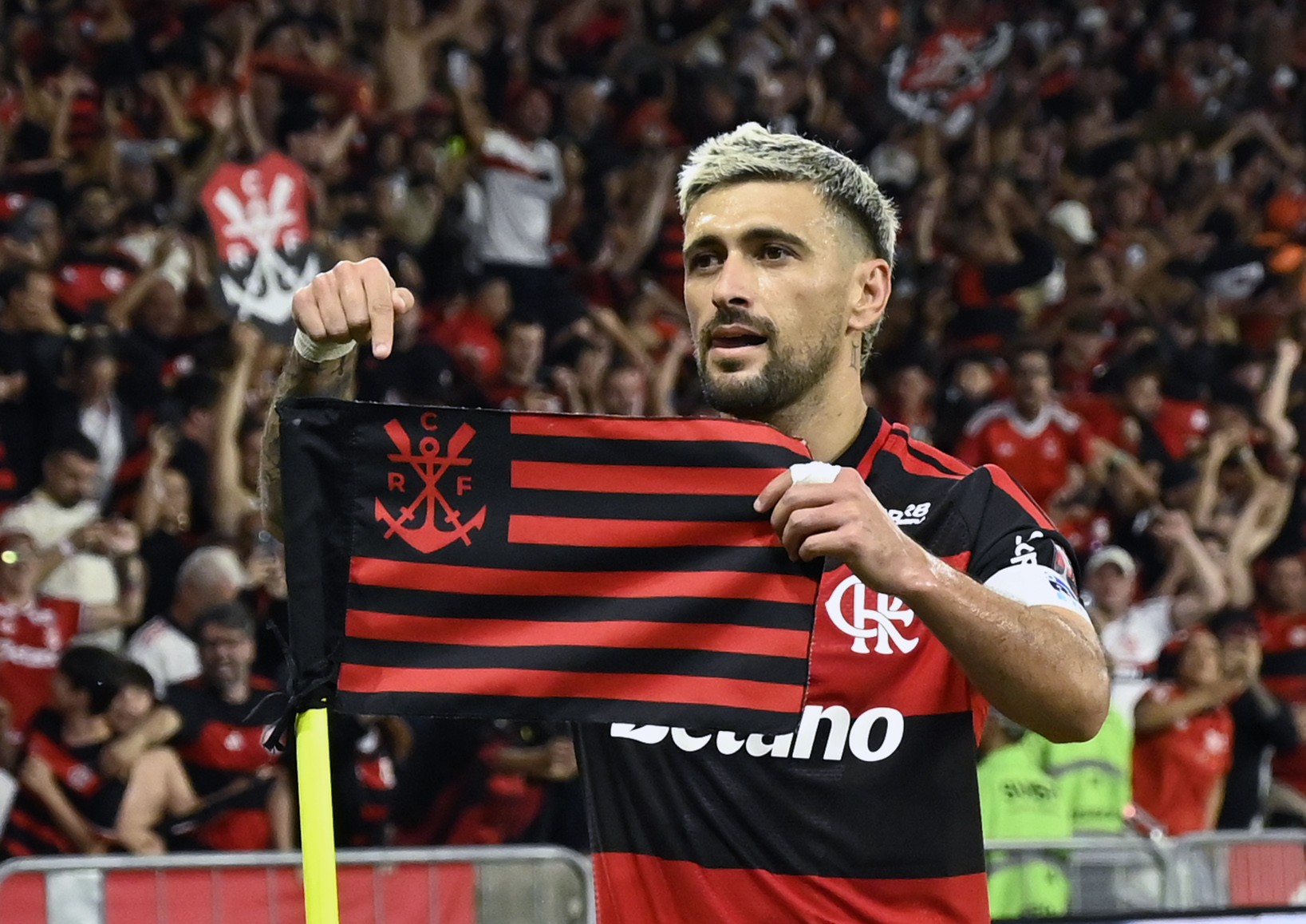 Arrascaeta sai do banco para resgatar o Flamengo e se aproxima de marca de Zico na Libertadores